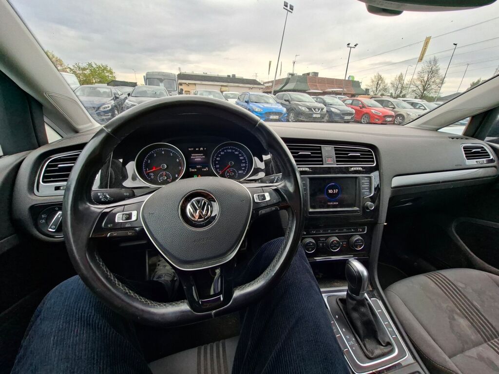 Volkswagen Golf 2017 Musta
