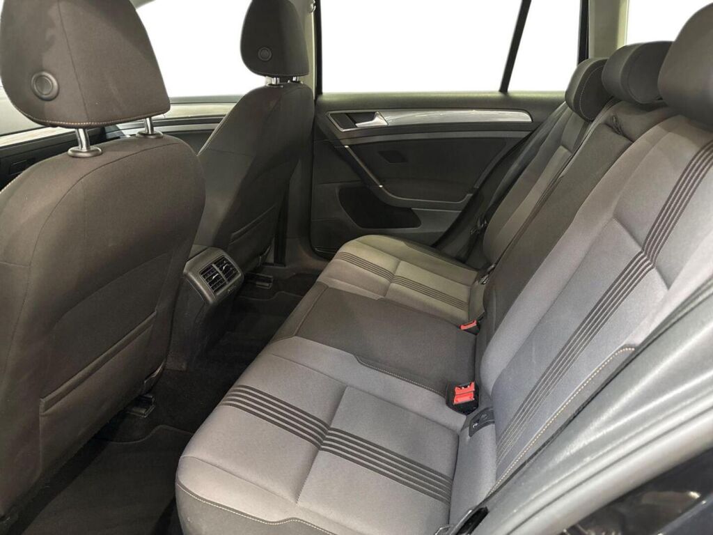 Volkswagen Golf 2017 Musta