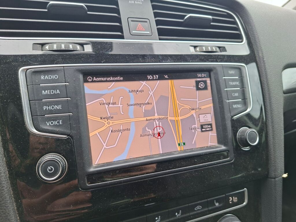 Volkswagen Golf 2017 Musta