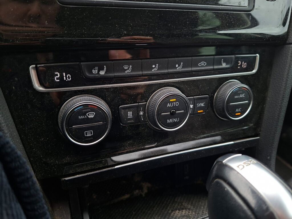 Volkswagen Golf 2017 Musta