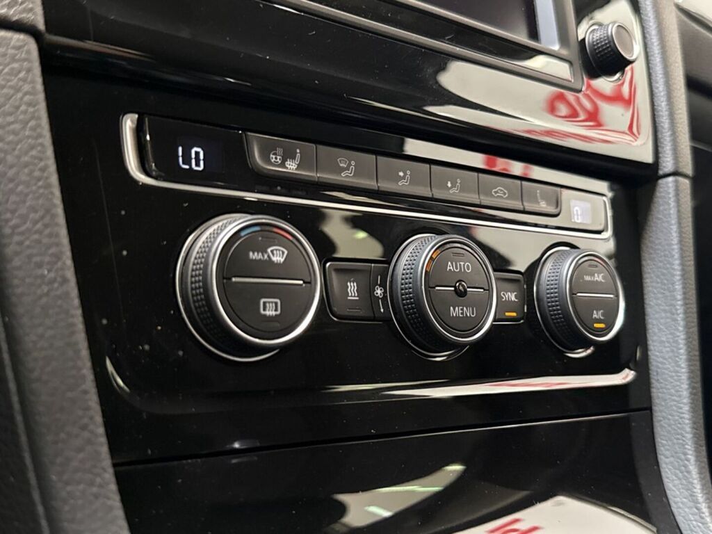 Volkswagen Golf 2017 Musta