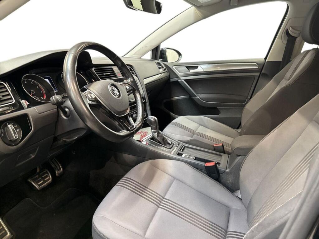 Volkswagen Golf 2017 Musta