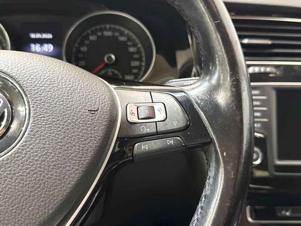 Volkswagen Golf 2017 Musta