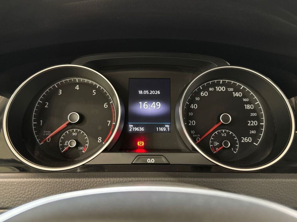 Volkswagen Golf 2017 Musta