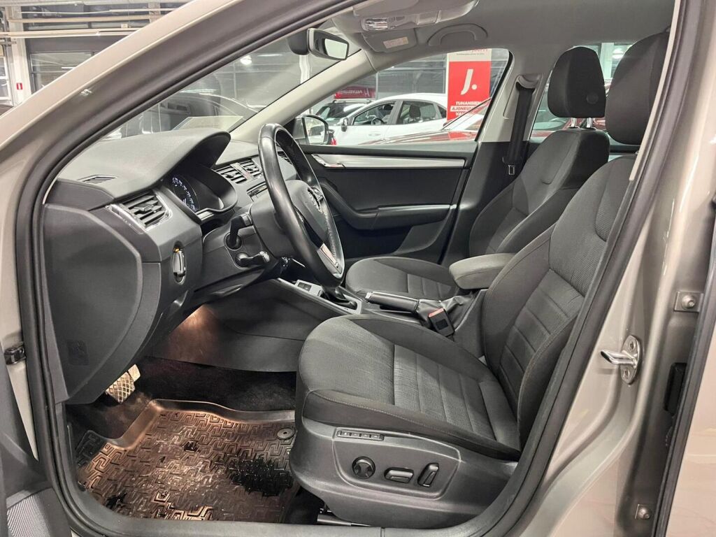 Skoda Octavia 2016 Ruskea (beige)