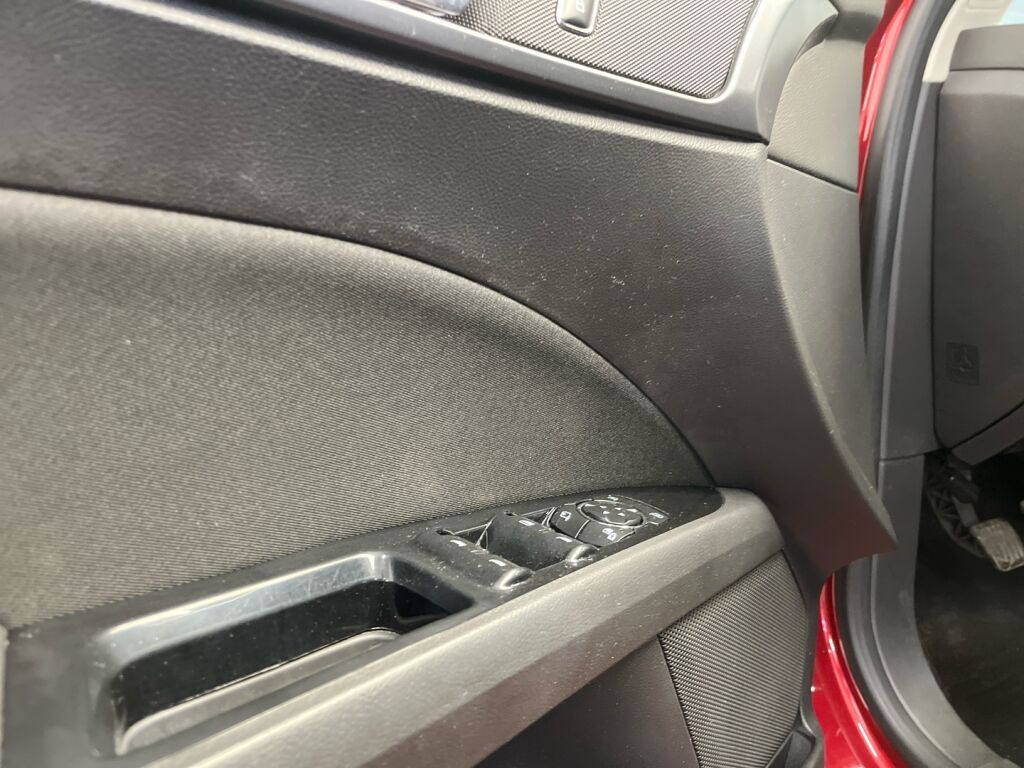 Ford Mondeo 2017 Punainen