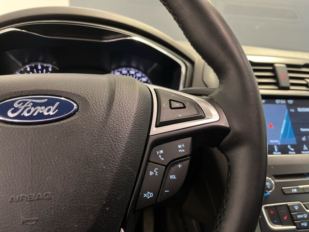 Ford Mondeo 2017 Punainen