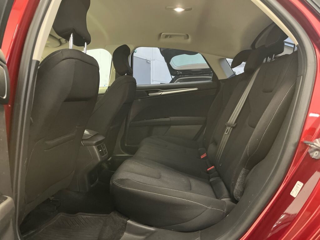 Ford Mondeo 2017 Punainen