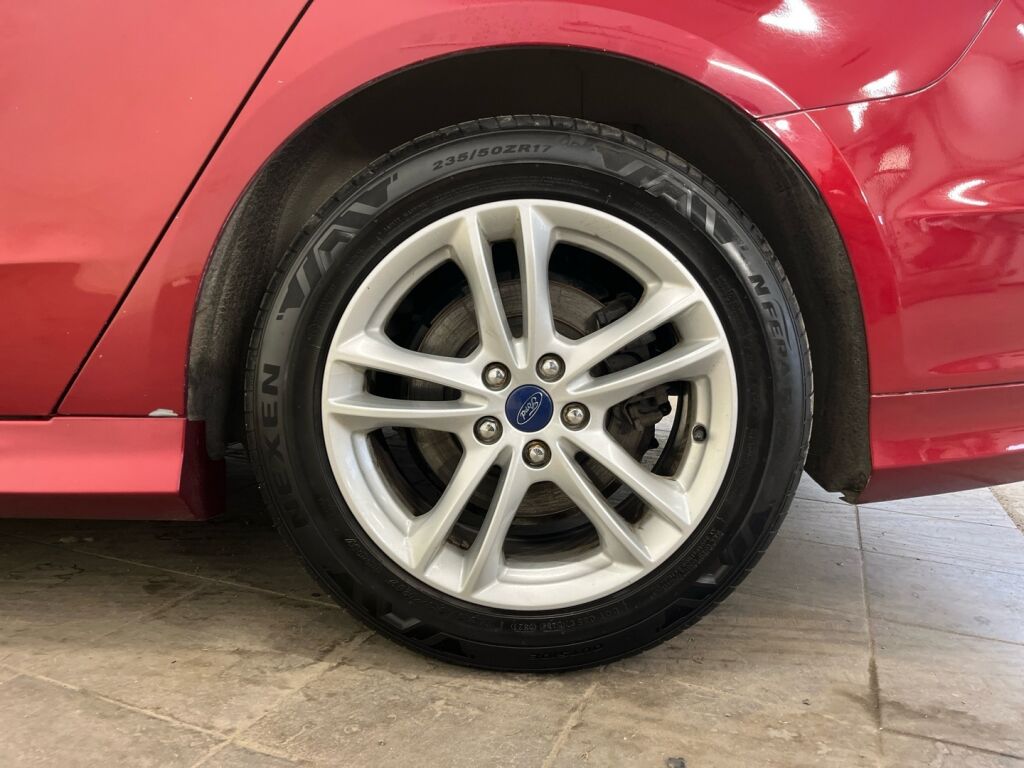 Ford Mondeo 2017 Punainen