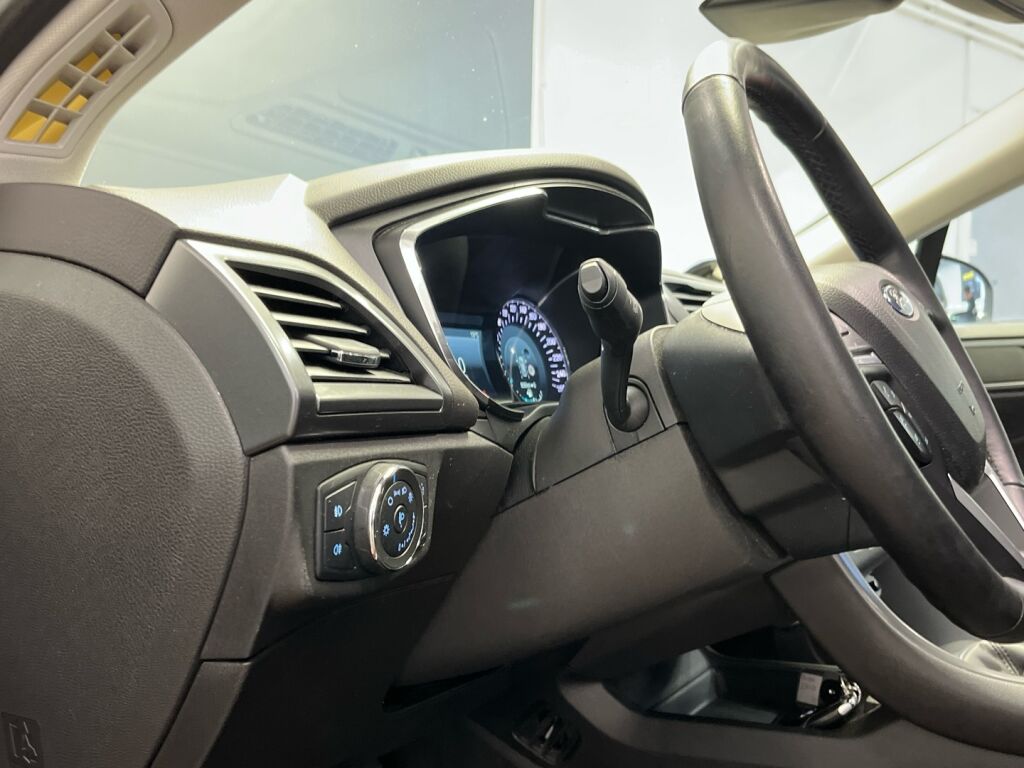 Ford Mondeo 2017 Punainen