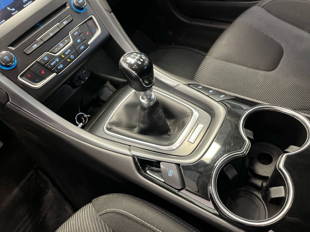 Ford Mondeo 2017 Punainen