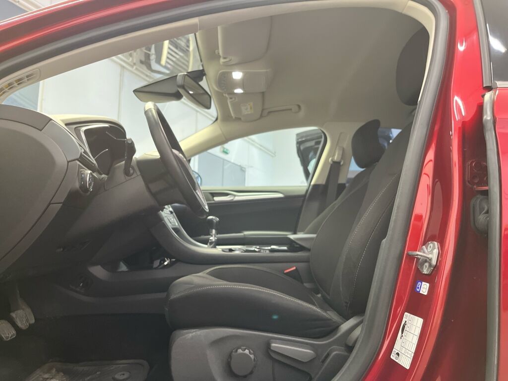 Ford Mondeo 2017 Punainen