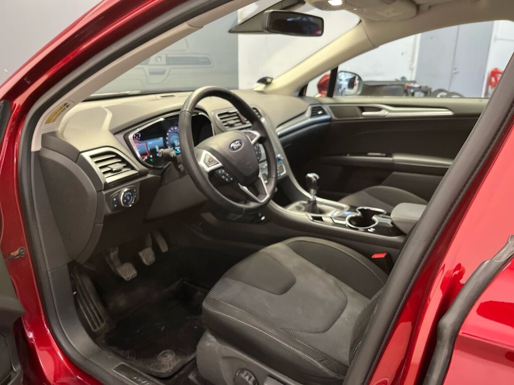 Ford Mondeo 2017 Punainen