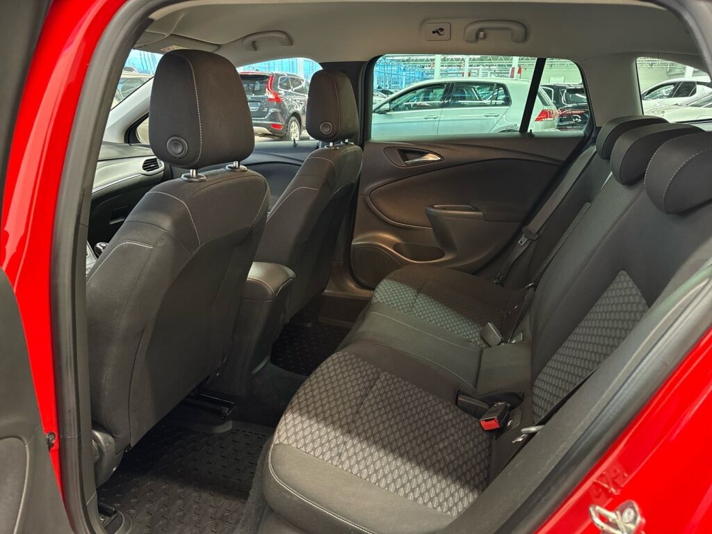 Opel Astra 2016 Punainen