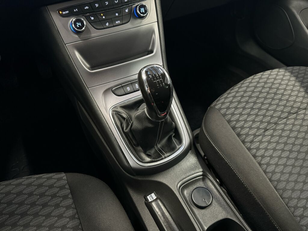 Opel Astra 2016 Punainen