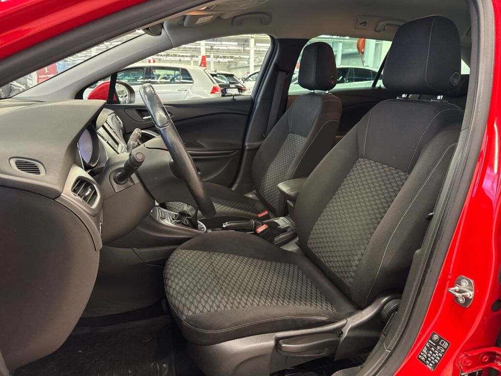 Opel Astra 2016 Punainen