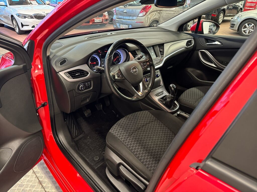 Opel Astra 2016 Punainen