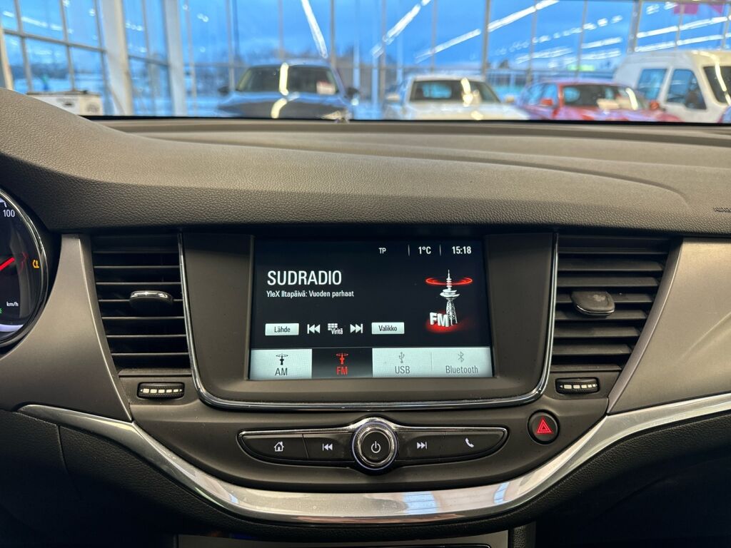 Opel Astra 2016 Punainen