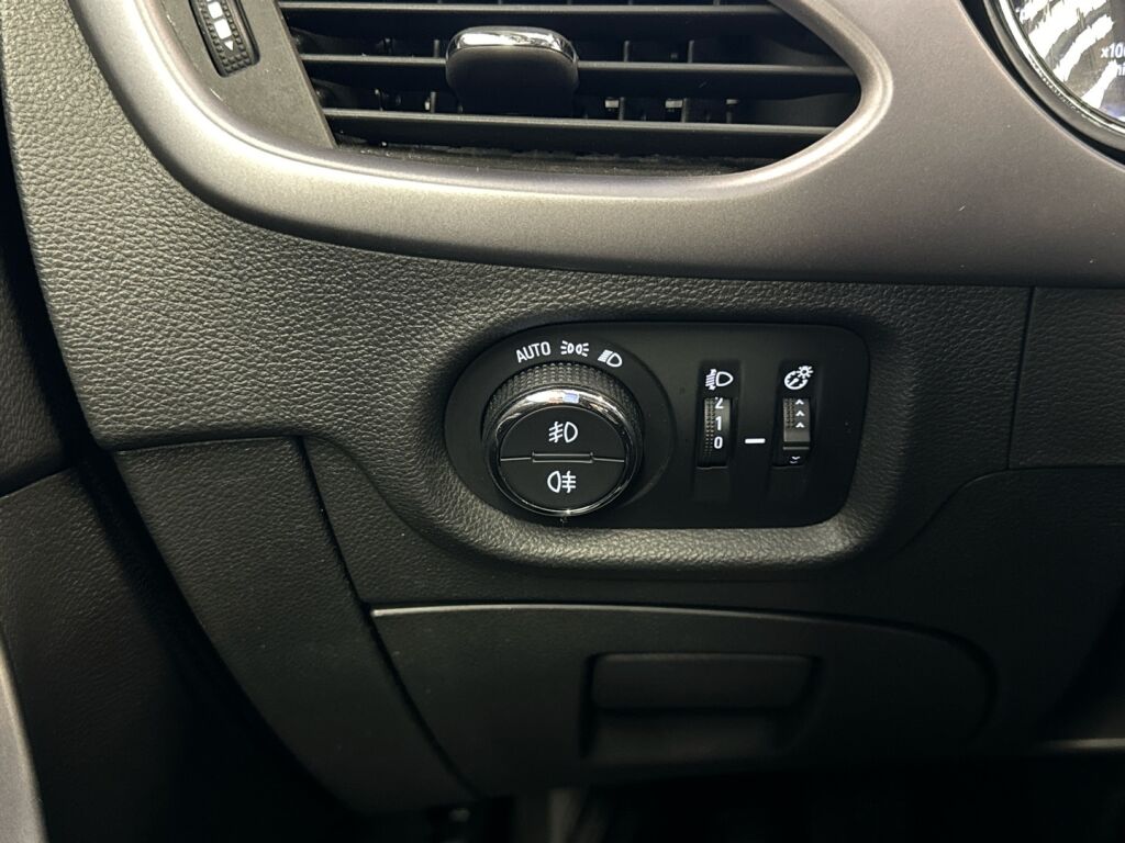 Opel Astra 2016 Punainen