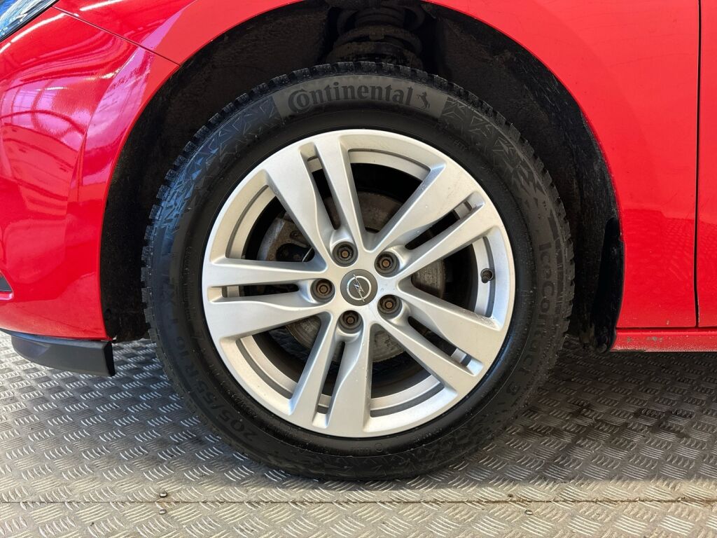 Opel Astra 2016 Punainen