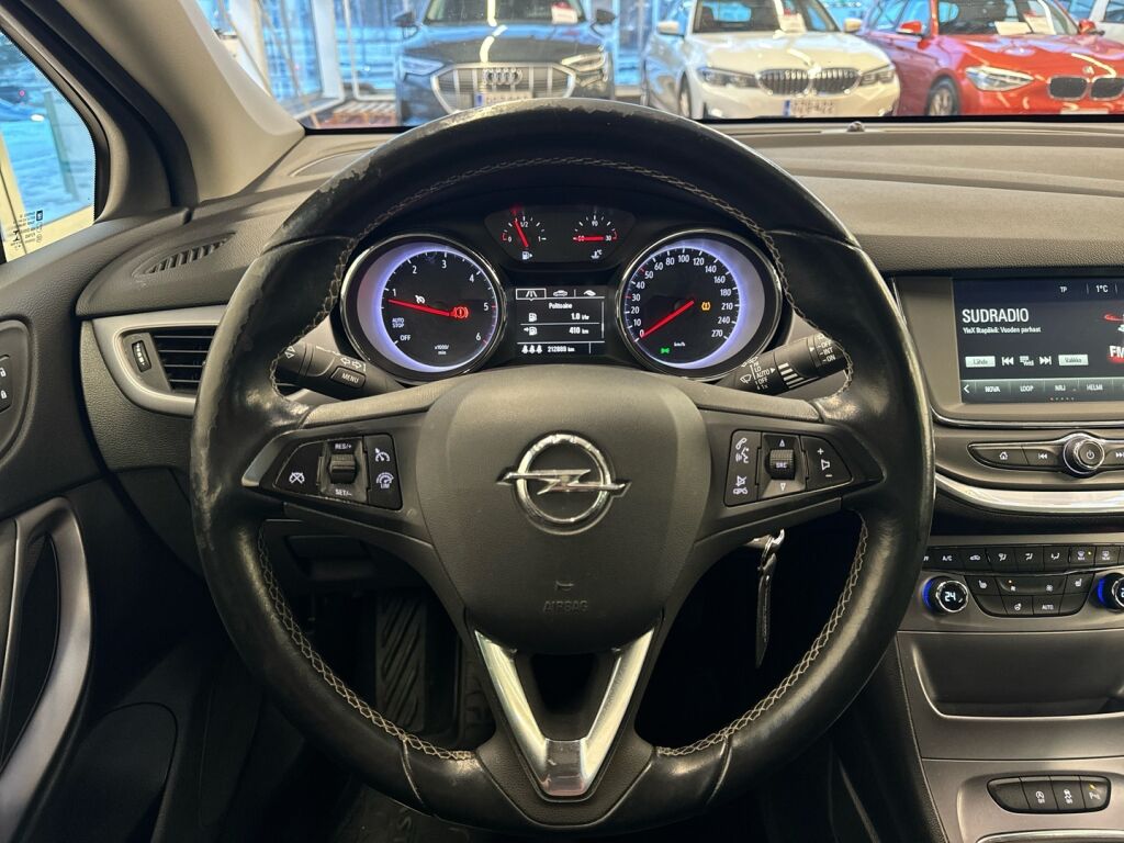 Opel Astra 2016 Punainen