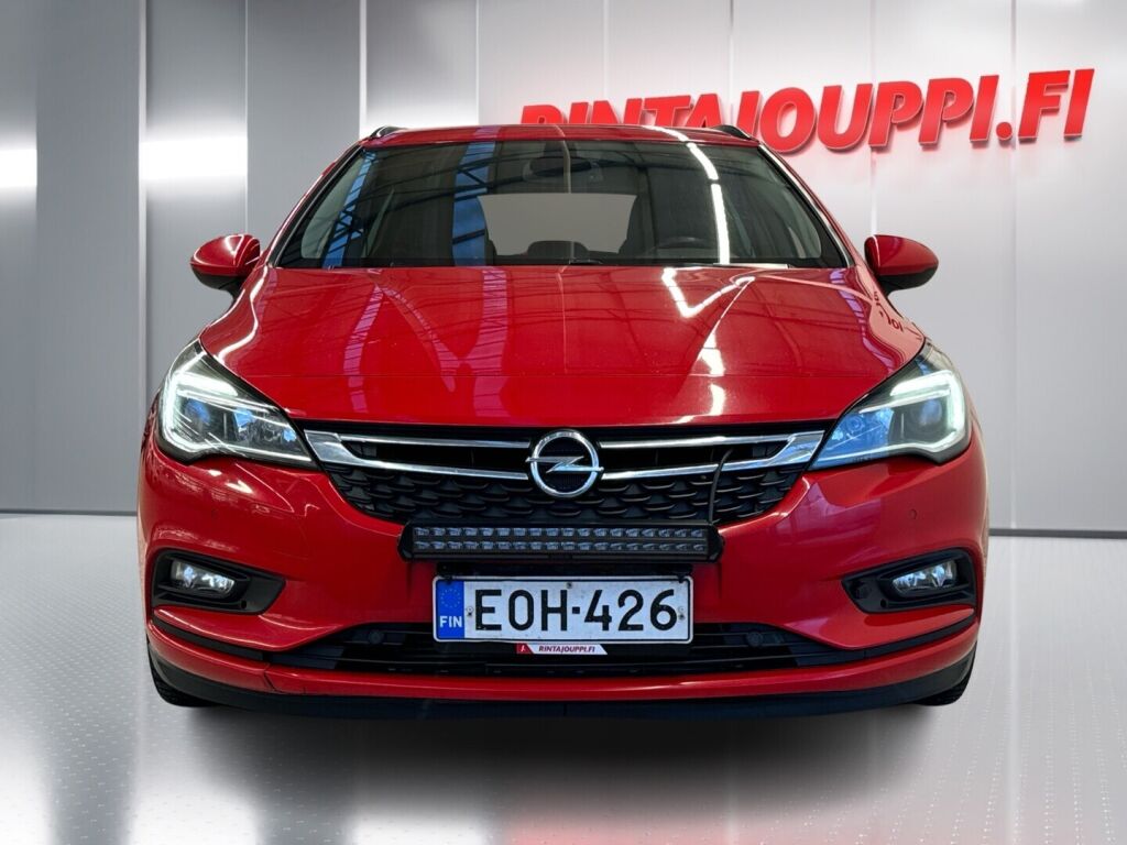 Opel Astra 2016 Punainen