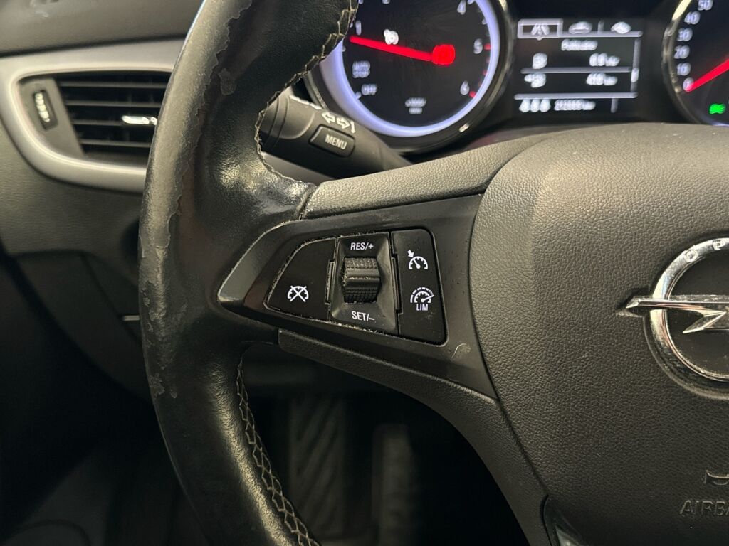 Opel Astra 2016 Punainen