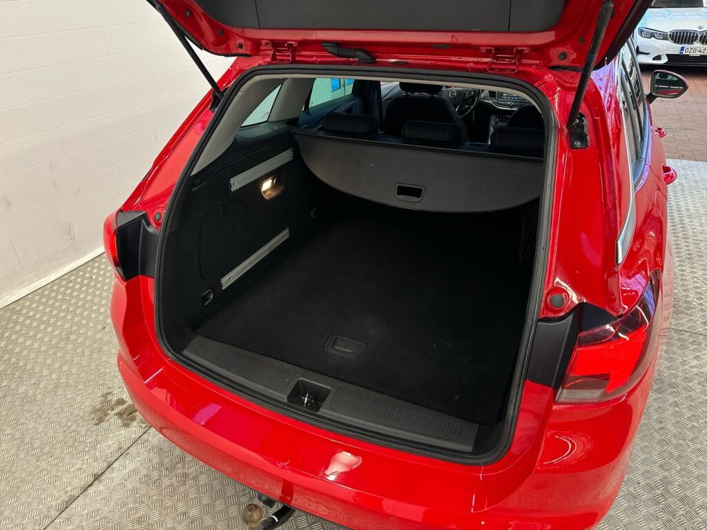 Opel Astra 2016 Punainen