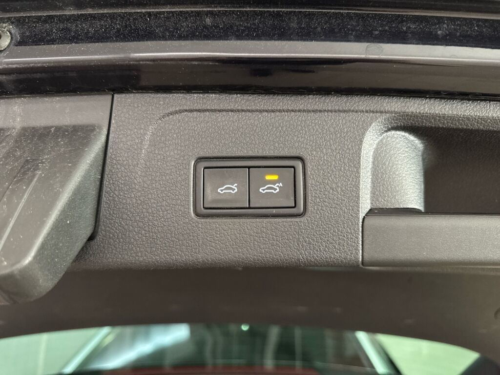 Volkswagen Passat 2017 Musta