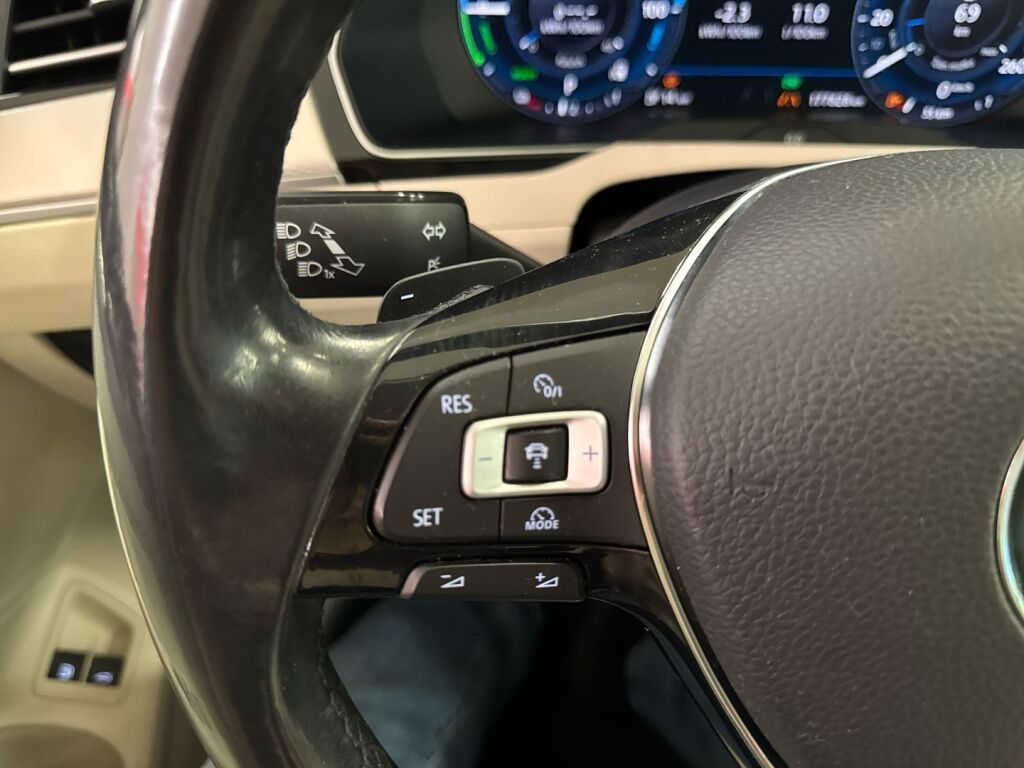 Volkswagen Passat 2017 Musta