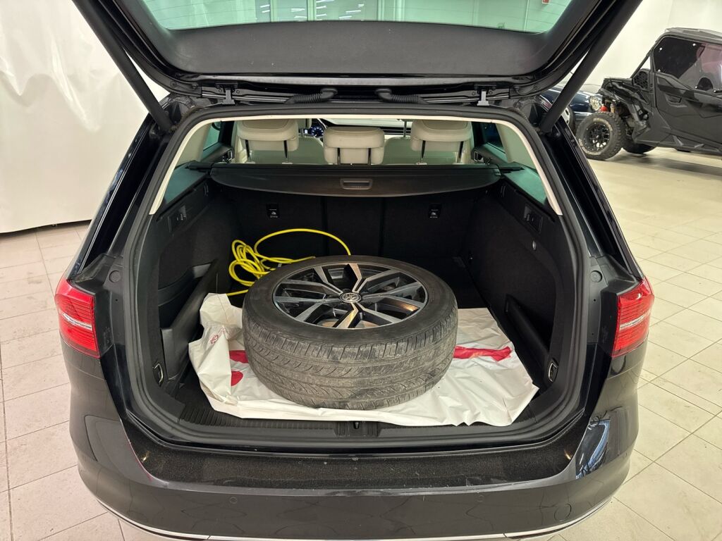 Volkswagen Passat 2017 Musta