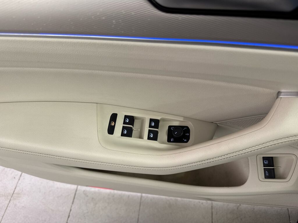 Volkswagen Passat 2017 Musta