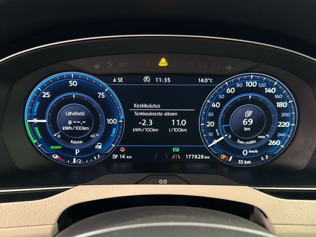 Volkswagen Passat 2017 Musta