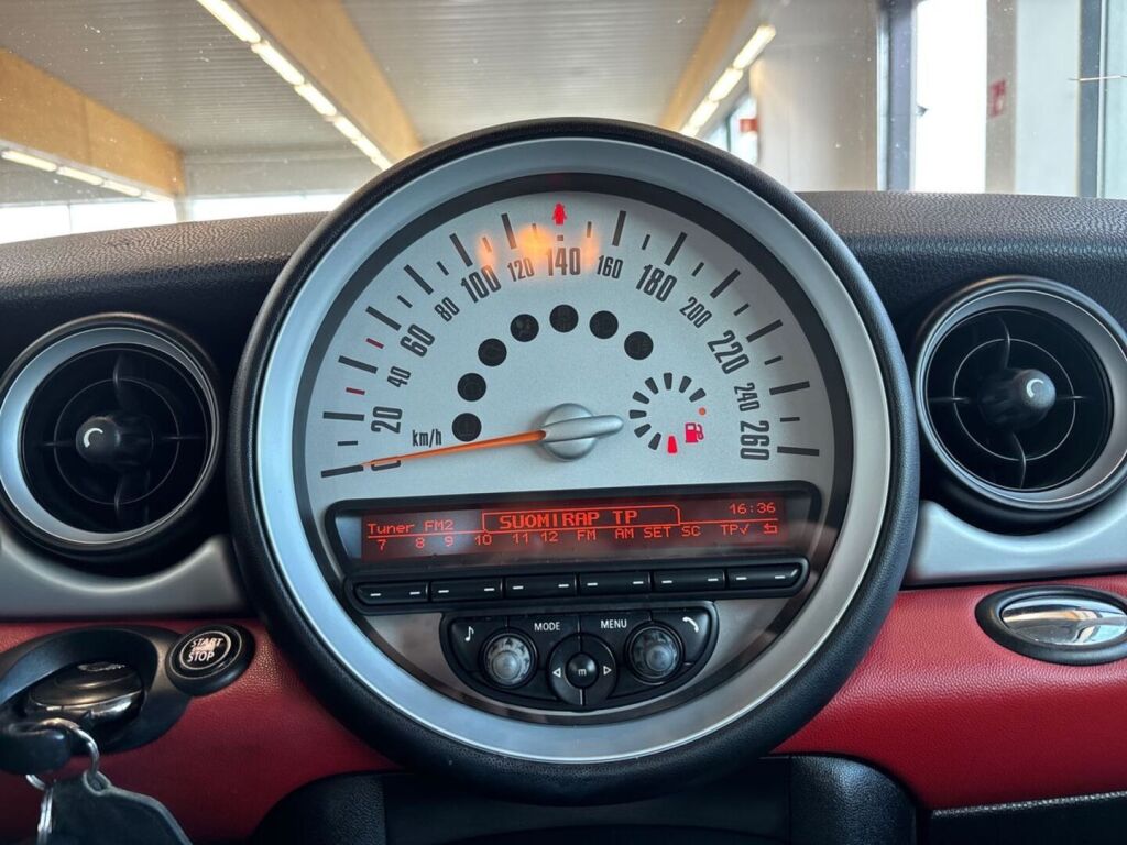 Mini Cooper D 2011 Punainen