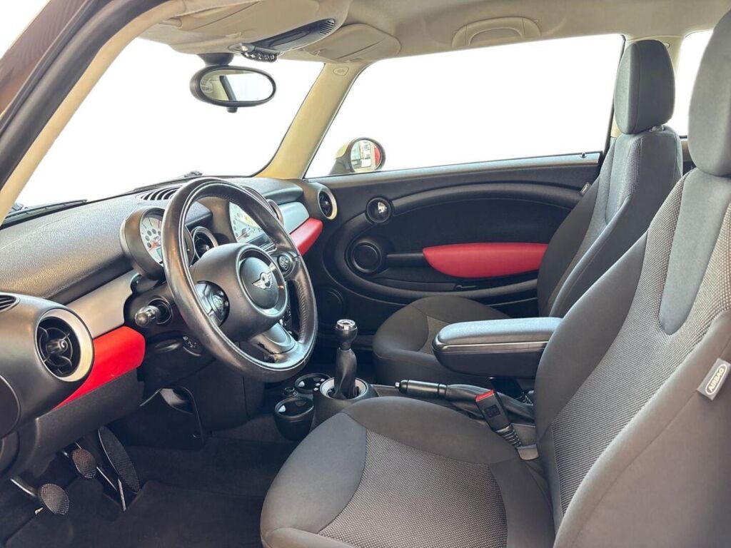 Mini Cooper D 2011 Punainen