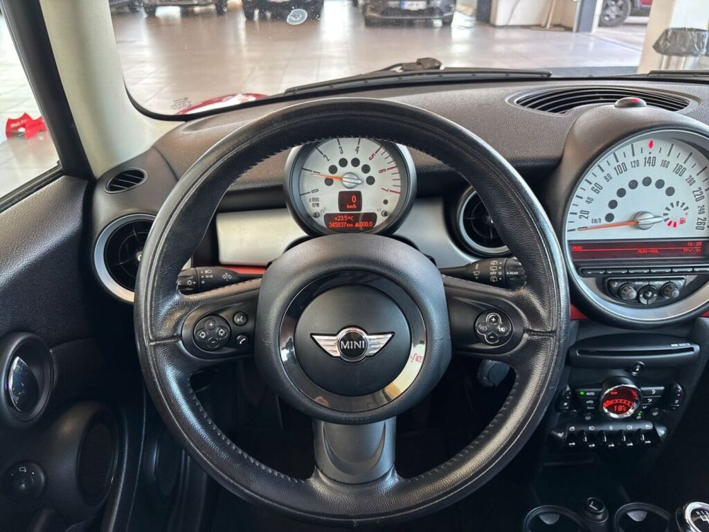 Mini Cooper D 2011 Punainen