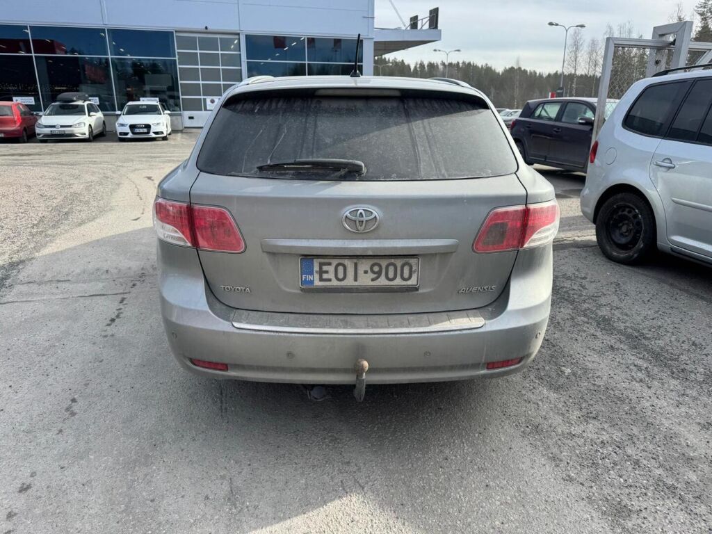 Toyota Avensis 2011 Harmaa