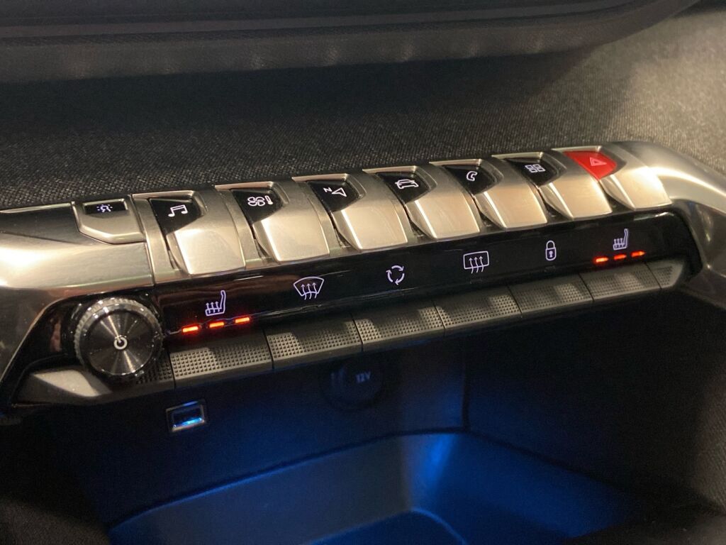 Peugeot 3008 2016 Ruskea (beige)