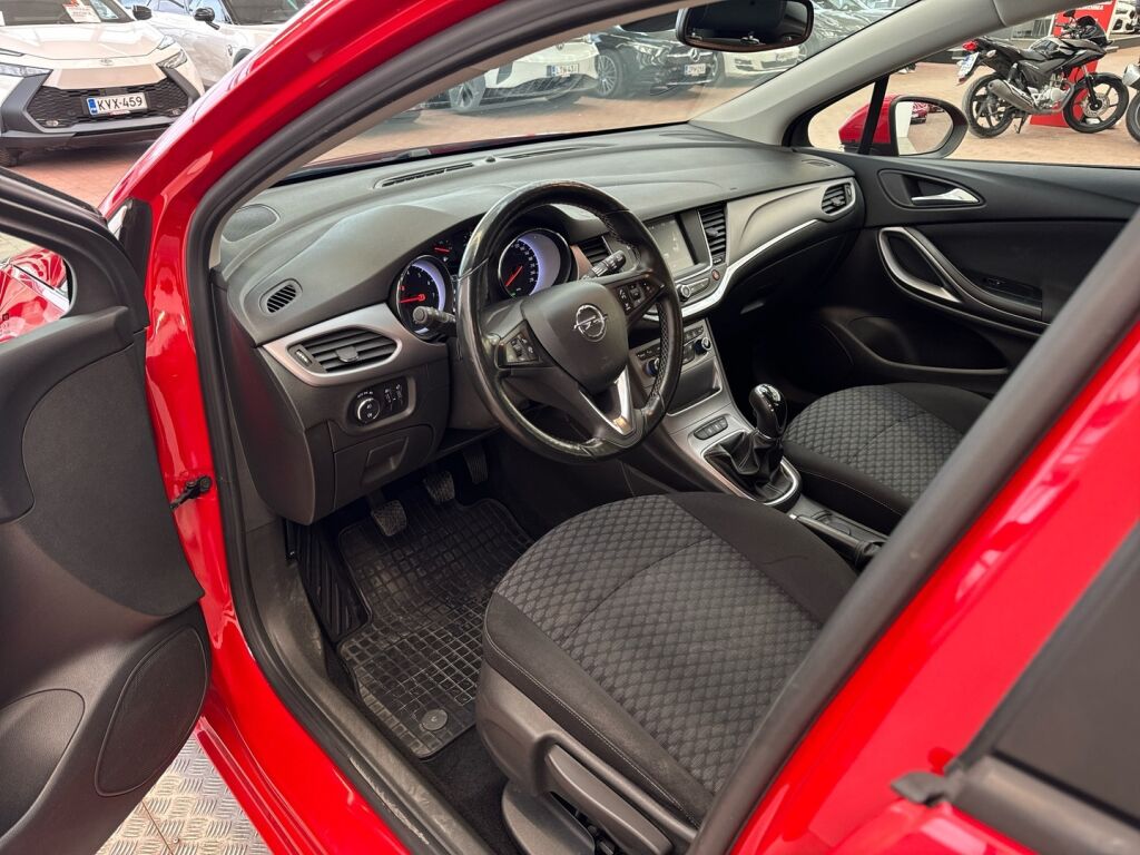 Opel Astra 2017 Punainen