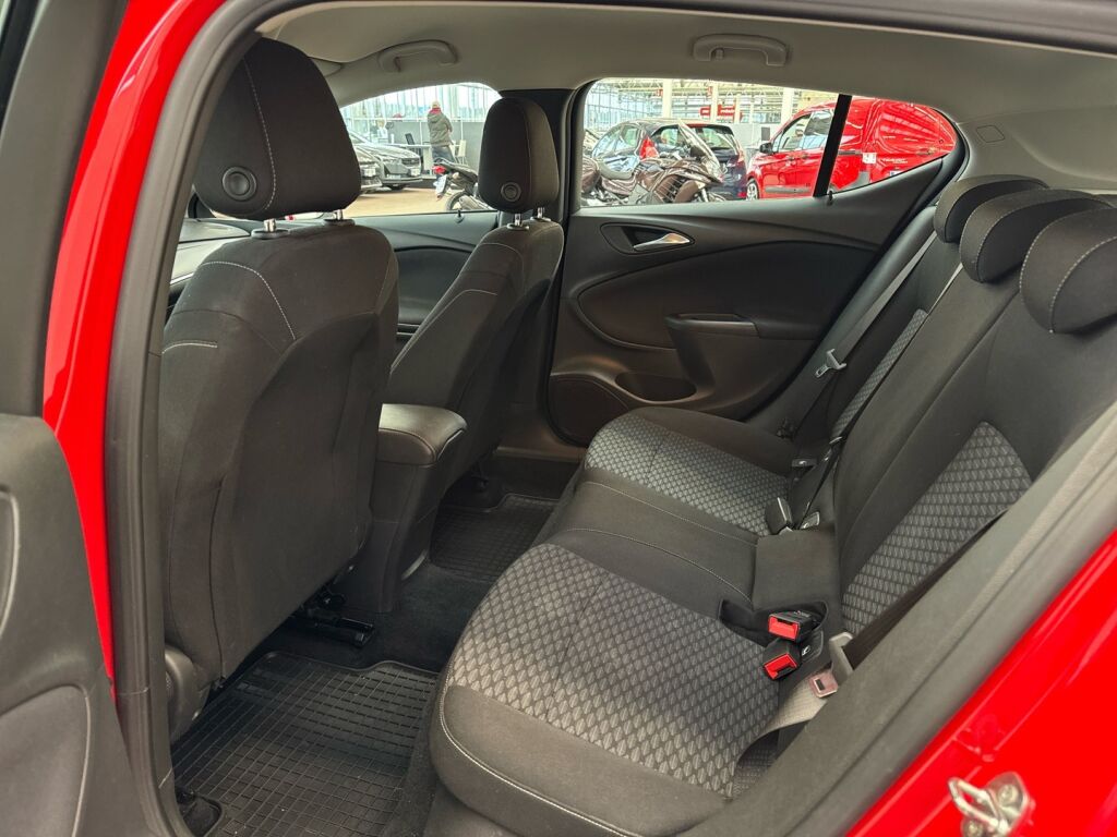 Opel Astra 2017 Punainen