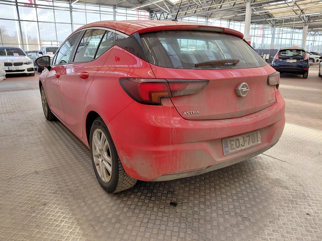 Opel Astra 2017 Punainen