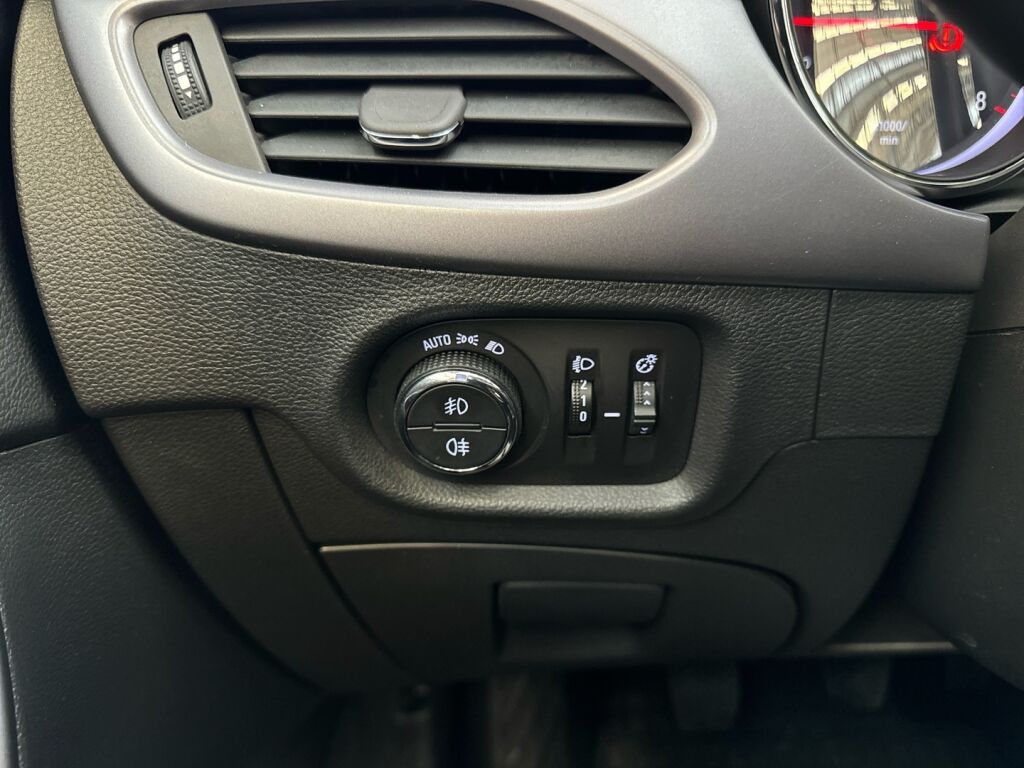 Opel Astra 2017 Punainen