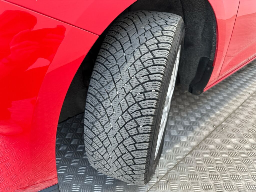 Opel Astra 2017 Punainen