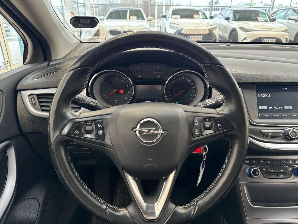 Opel Astra 2017 Punainen
