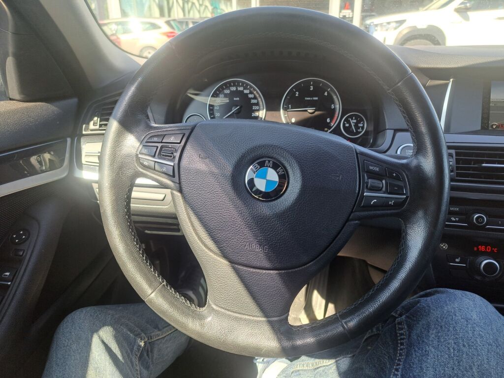 BMW 520 2013 Musta