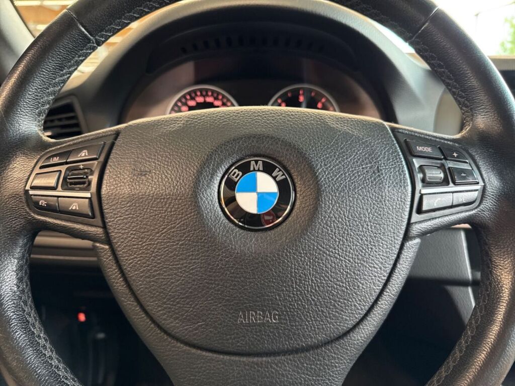 BMW 520 2013 Musta