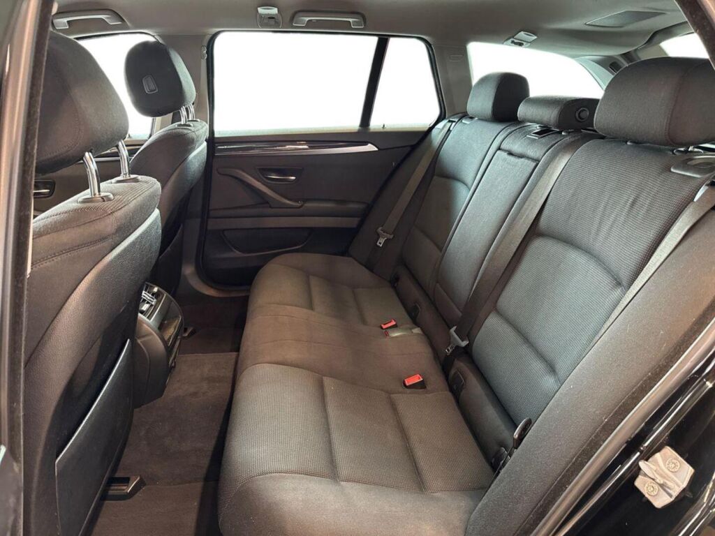 BMW 520 2013 Musta