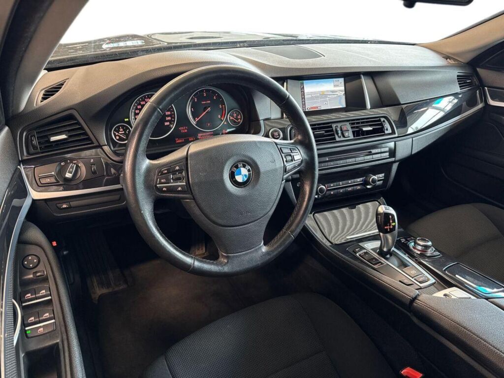 BMW 520 2013 Musta