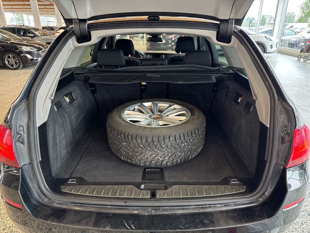 BMW 520 2013 Musta