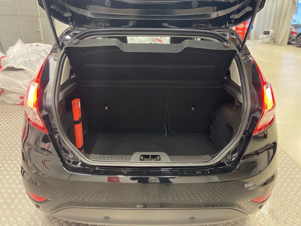 Ford Fiesta 2017 Musta